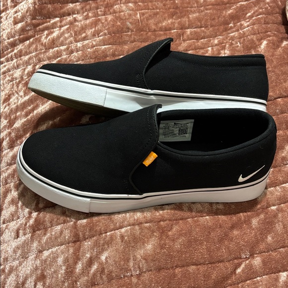 Nike ladies shoes - Picture 3 of 7